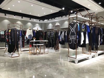 品牌女装折扣店陈列艺术 巧设布局，驱动销售